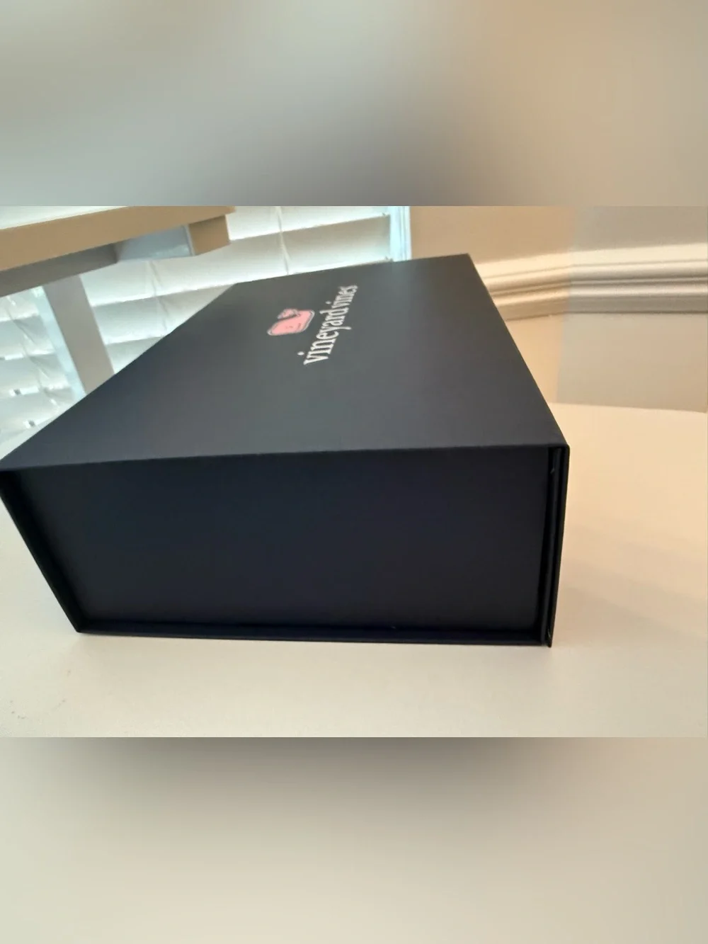 Vineyard Vines gift box + Tissue paper and logo seal